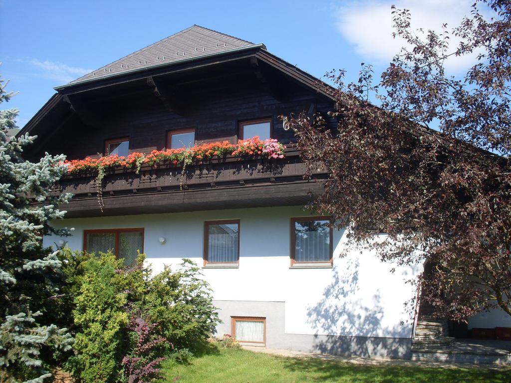 Ferienwohnung Und Zimmer Kassar Bikertipp Mauterndorf  Pokoj fotografie